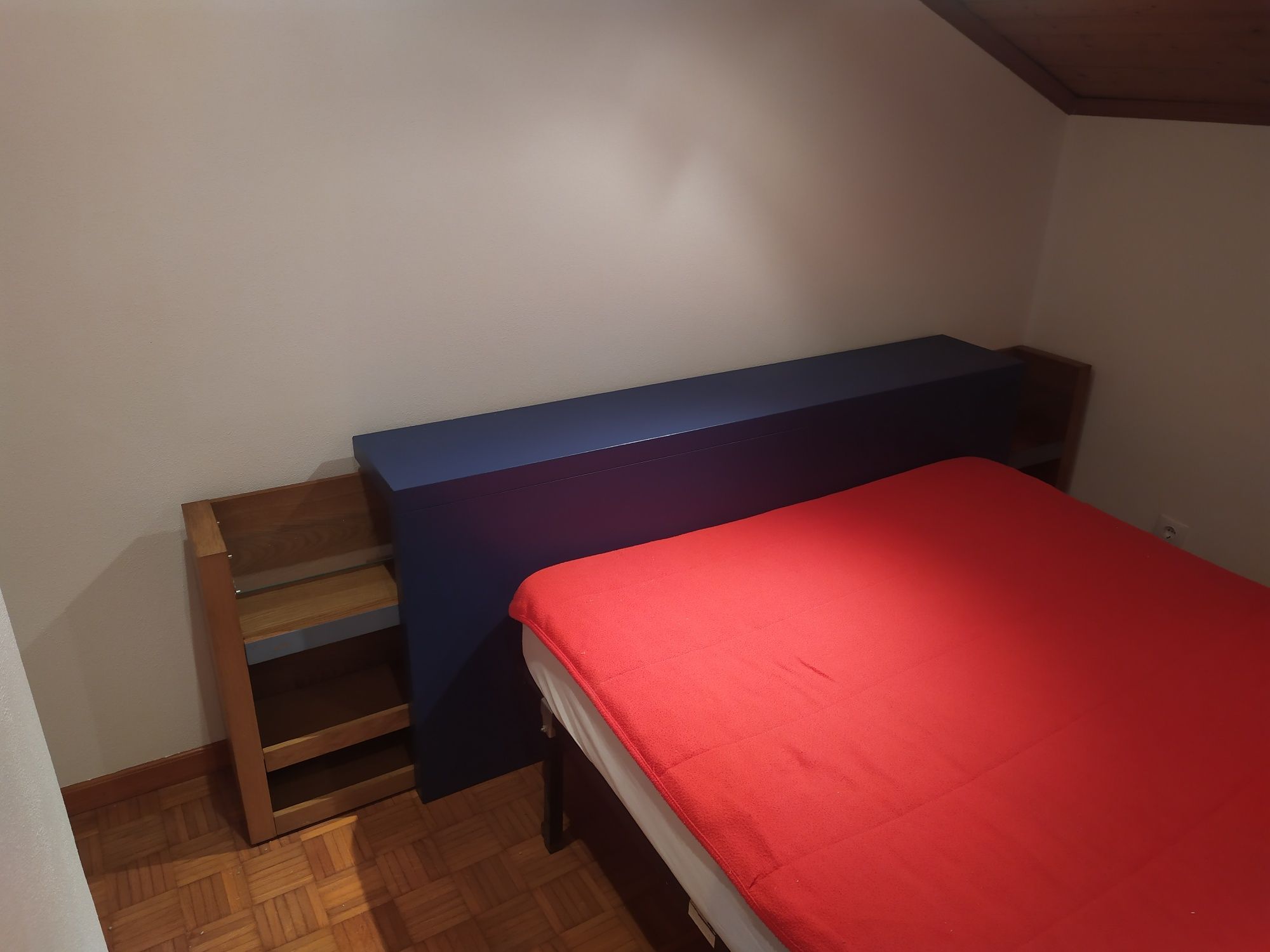 Cabeceira/cama .