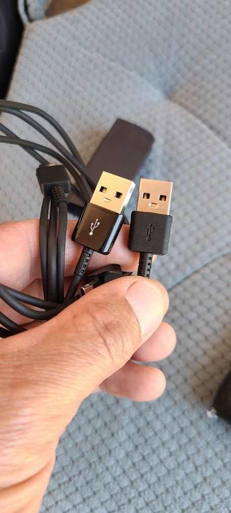 кабель зарядки смартфону