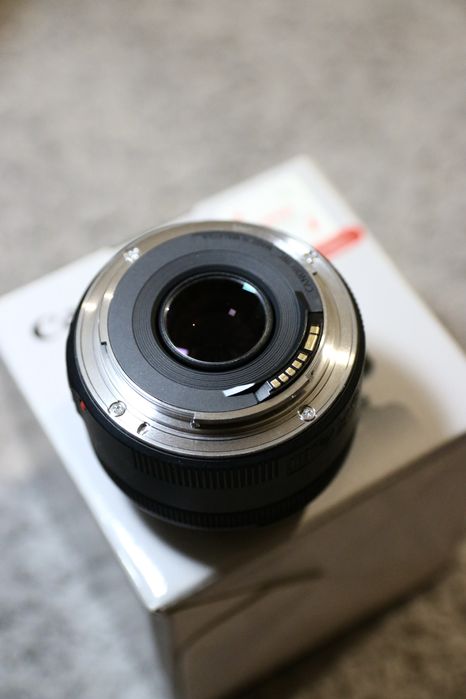 Canon 50 mm 1.8 STM как новый, идеал