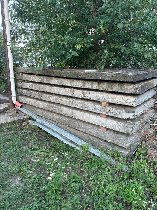 Продам плиты перекрытия 3,70 на 1,20 и 2,96 на 1,50 м.  11 штук.