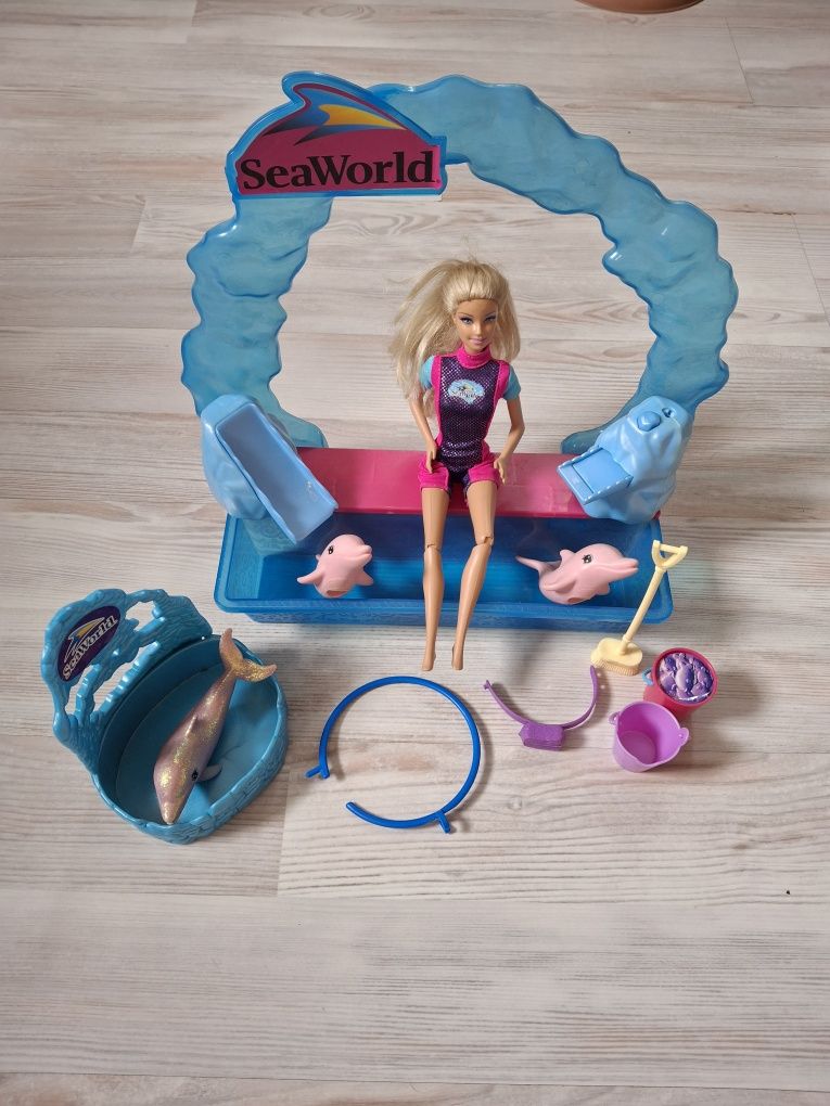 Набор Барби: тренер дельфинов от Mattel.