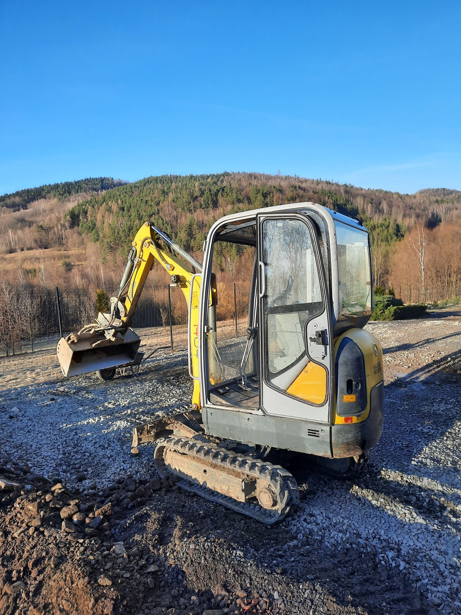 Usługi minikoparką,  koparką kołową 15 ton, ukł. kostki,  ogrodzenia.