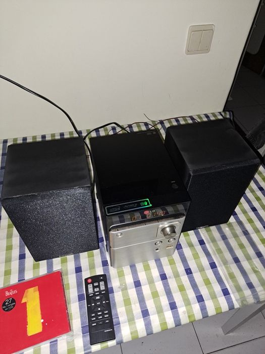 Micro sistema hifi da lg com rádio, cd, leitor de pen,