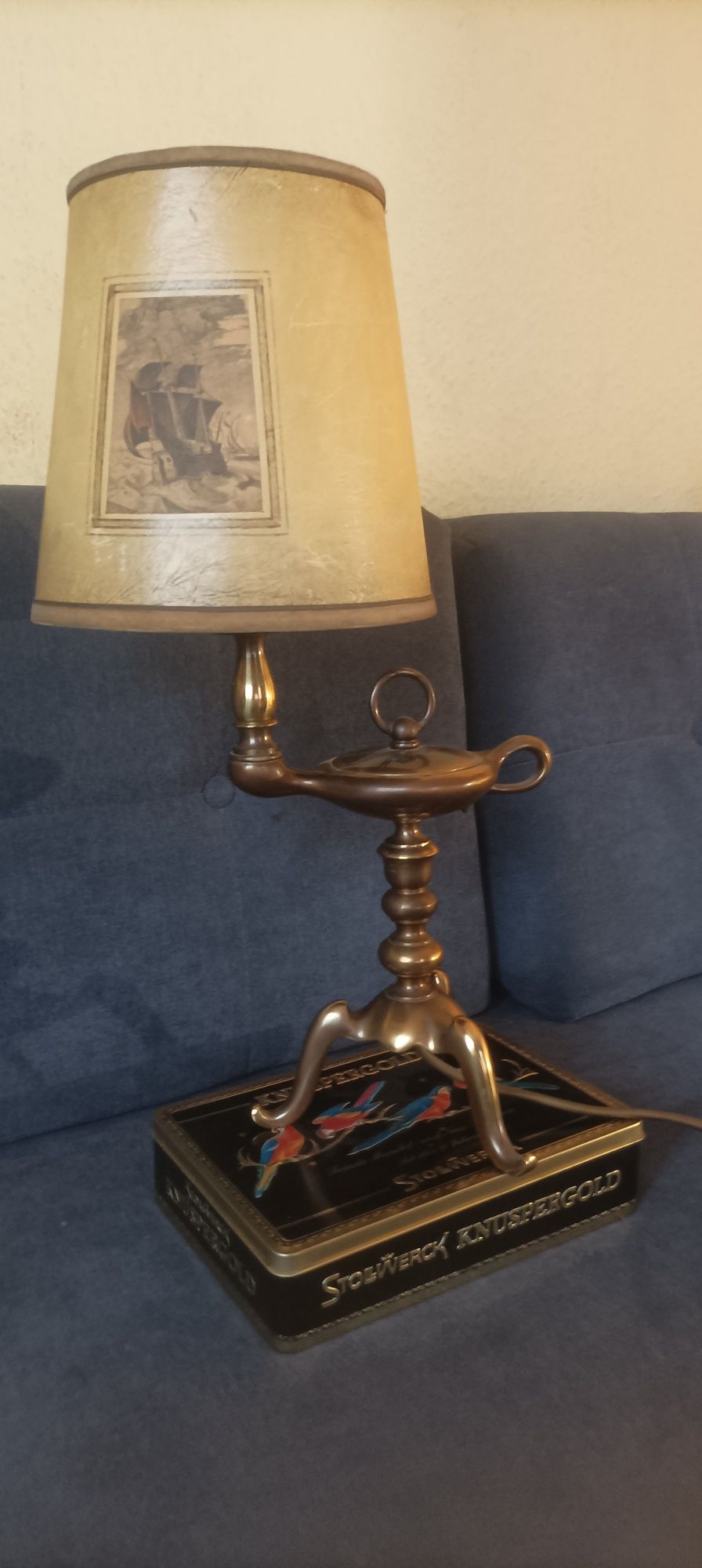 Ciekawa lampa w kształcie lampy alladyna