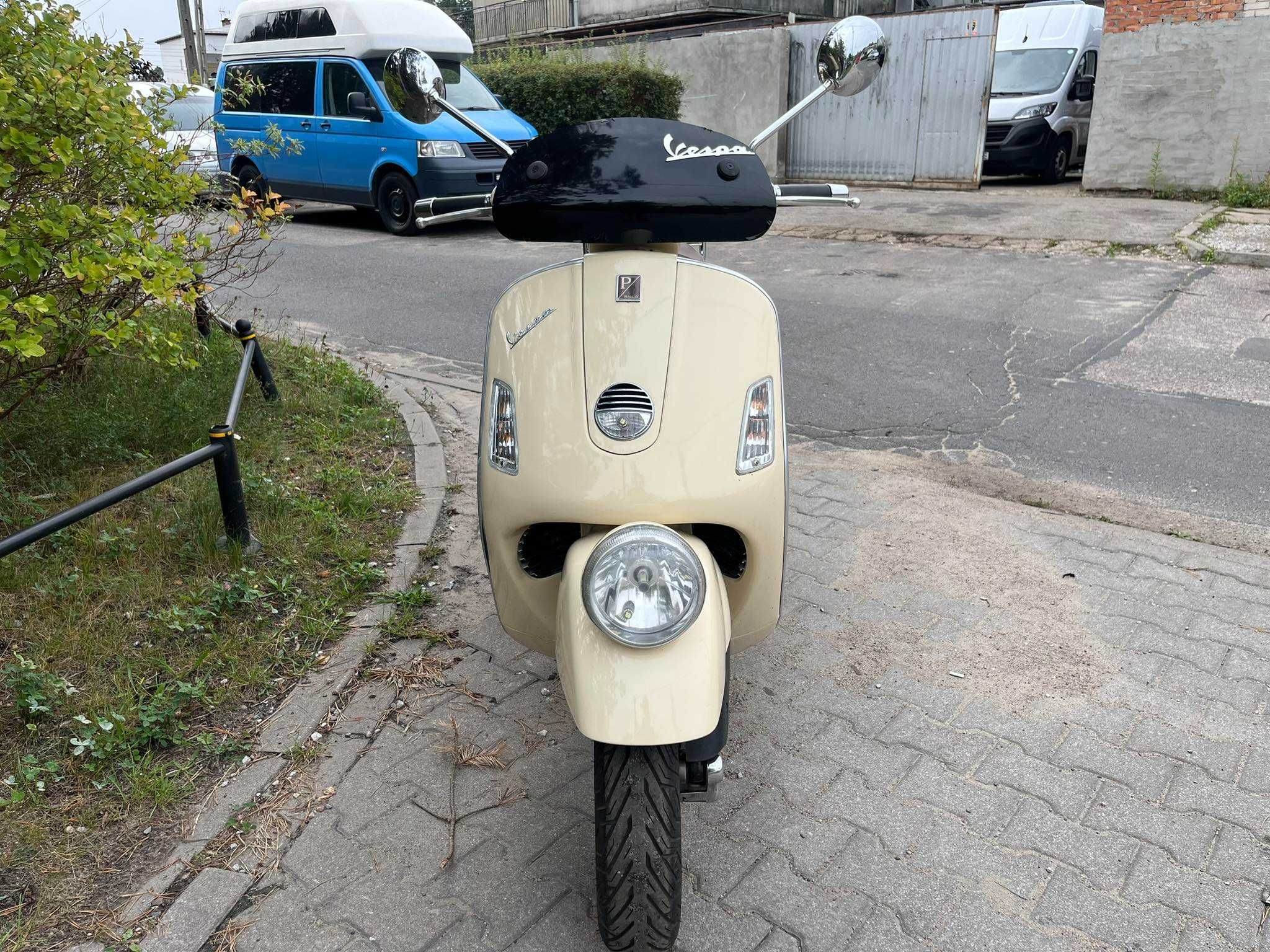 Piaggo Vespa GTV 125 na kategorię B  są inne Vespy