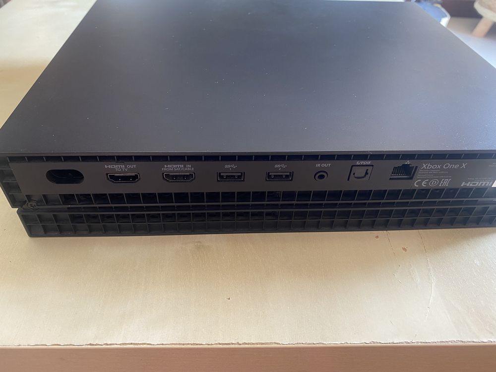 Xbox one X 1tb e 2 comandos