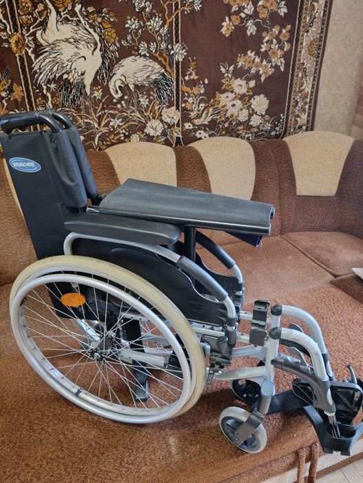 Продам инвалидную коляску