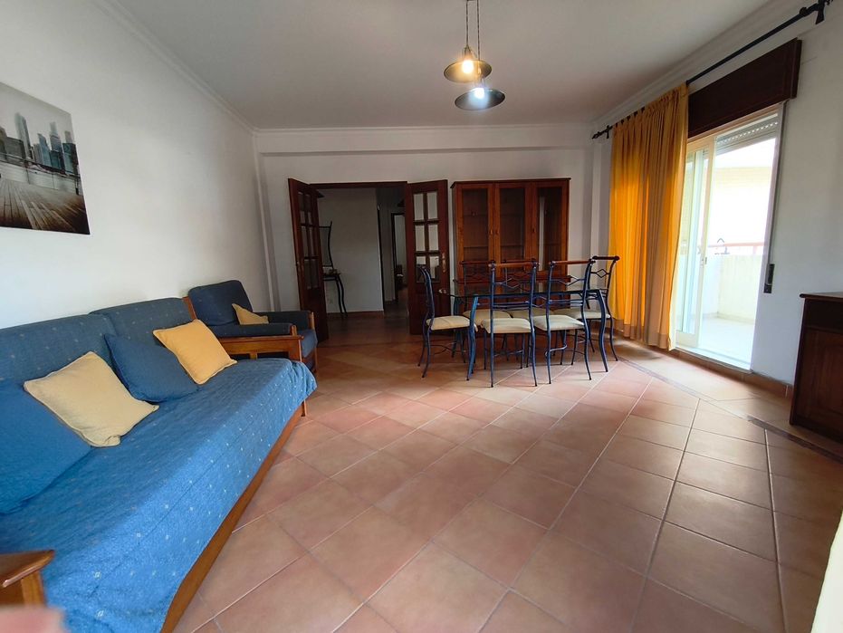 Excelente apartamento T1 com garagem e piscina em Armação de Pêra