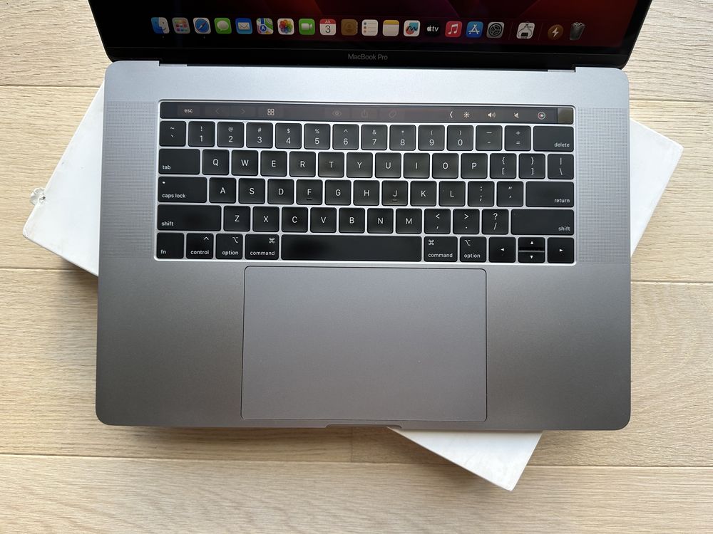 MacBook Pro 15 2019 Core i7 2.6 GHz 16Gb Ram Radeon Pro 555X 4Gb 256Gb