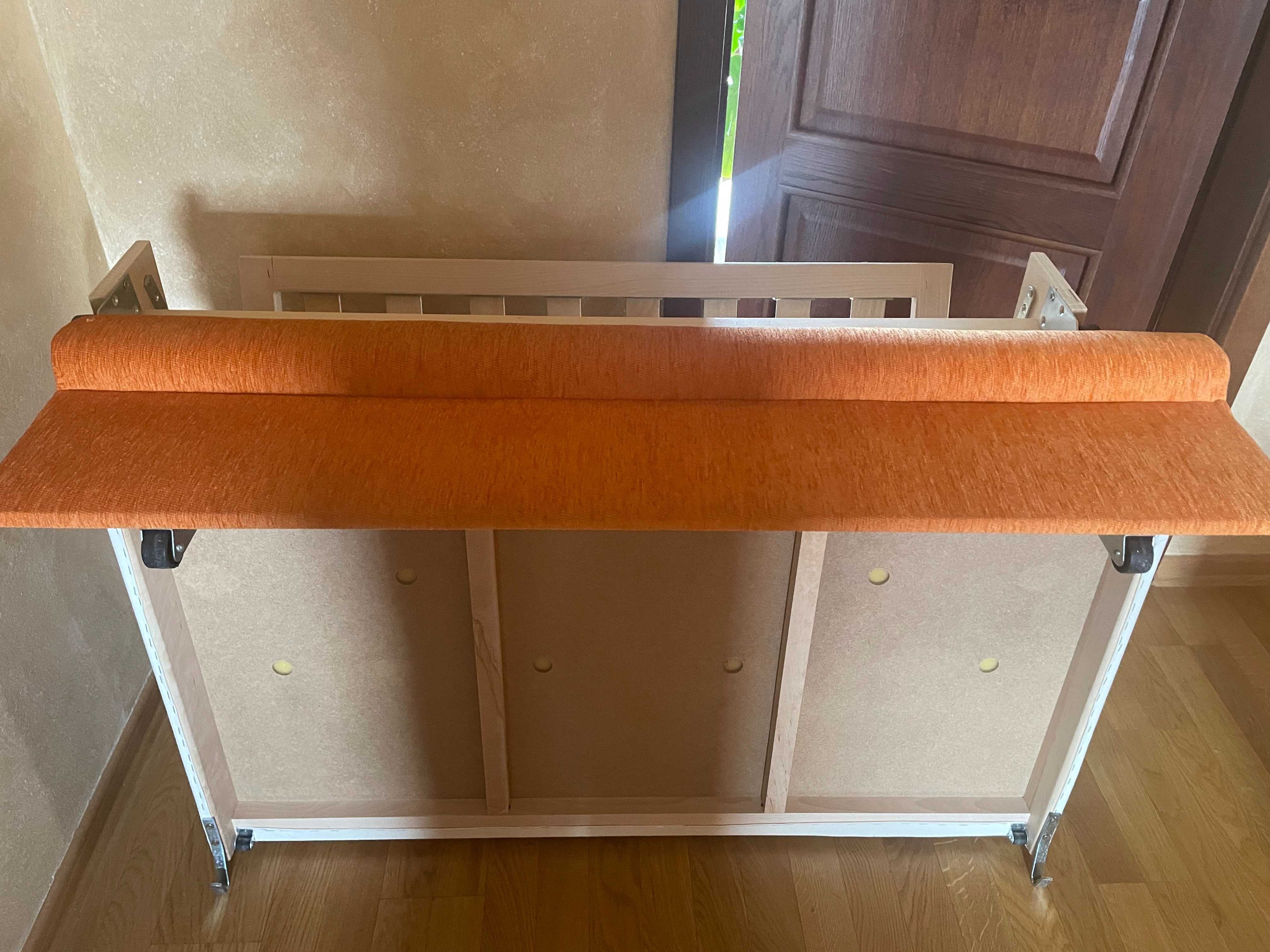 Sofa szer. 155 gł. 100 cm.