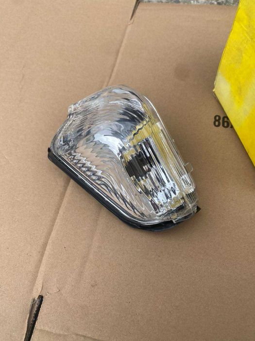 повторювач поворотів зеркала правий vw crafter sprinter