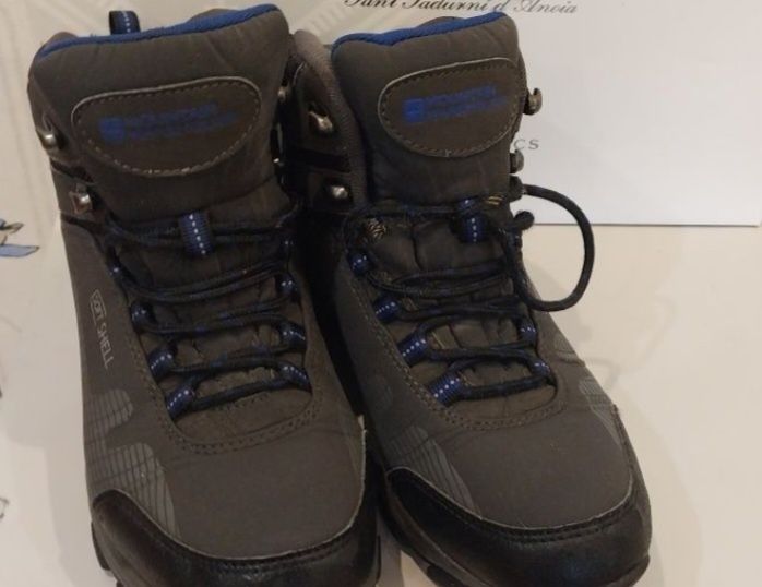 Продам подростковые ботинки  Мountain Warehouse.Размер 36. WATERPROOF