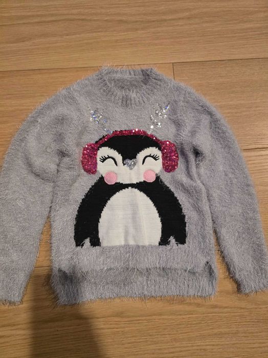 Szary sweterek z pingwinkiem r.128