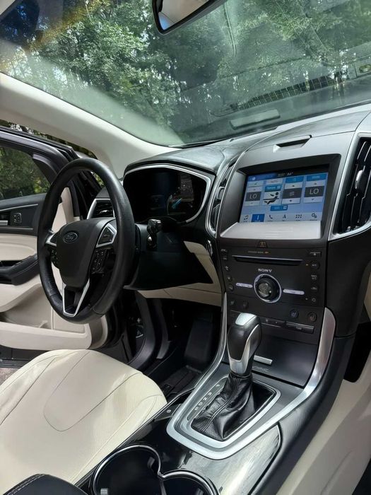 Ford Edge      2016