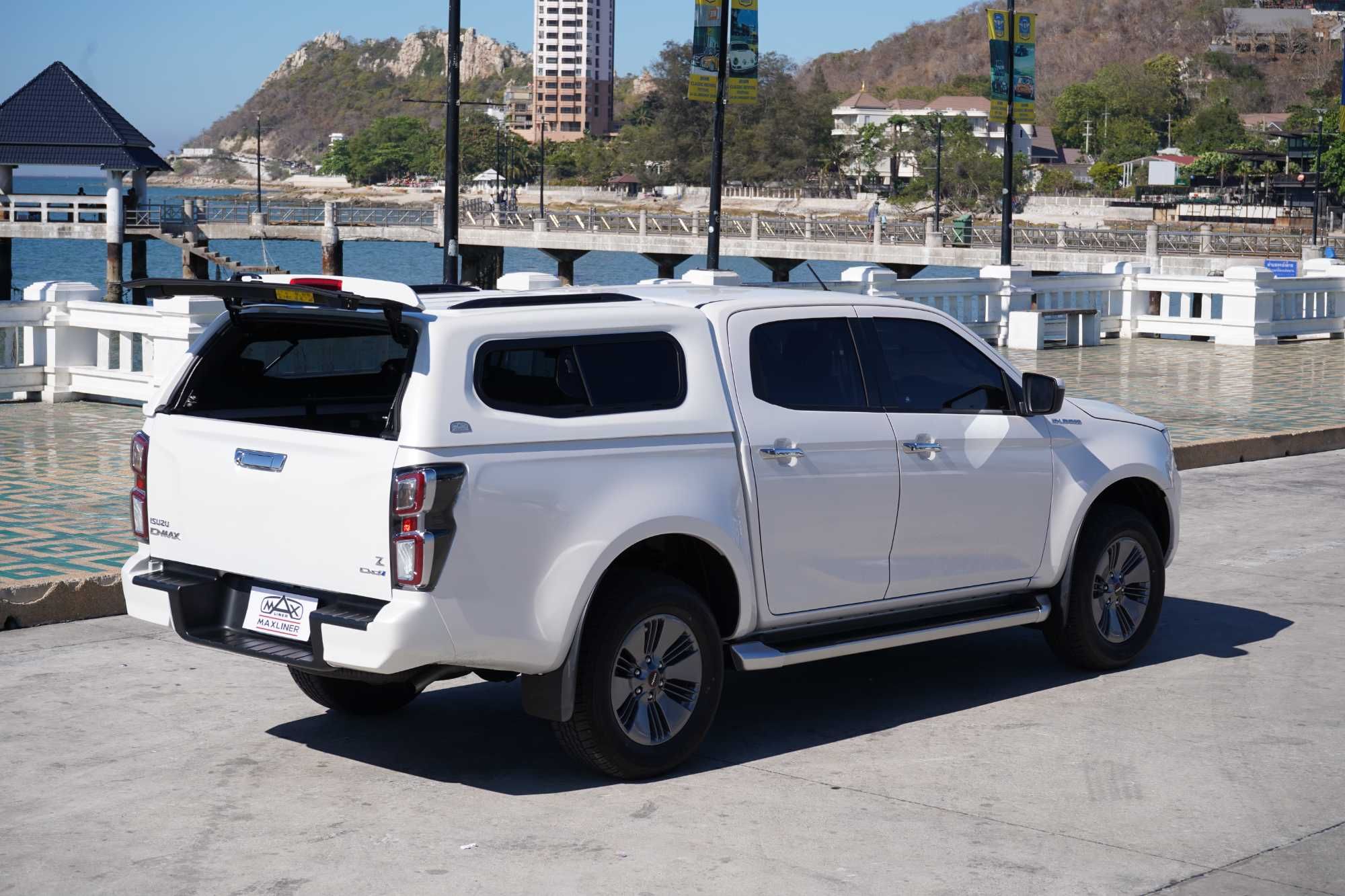 Zabudowa Isuzu D-Max Premium HARDTOP na pakę Szyby 2020+