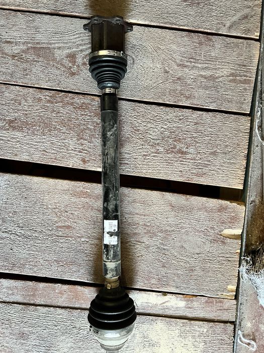 Піввісь передня права 3Q0407272AT