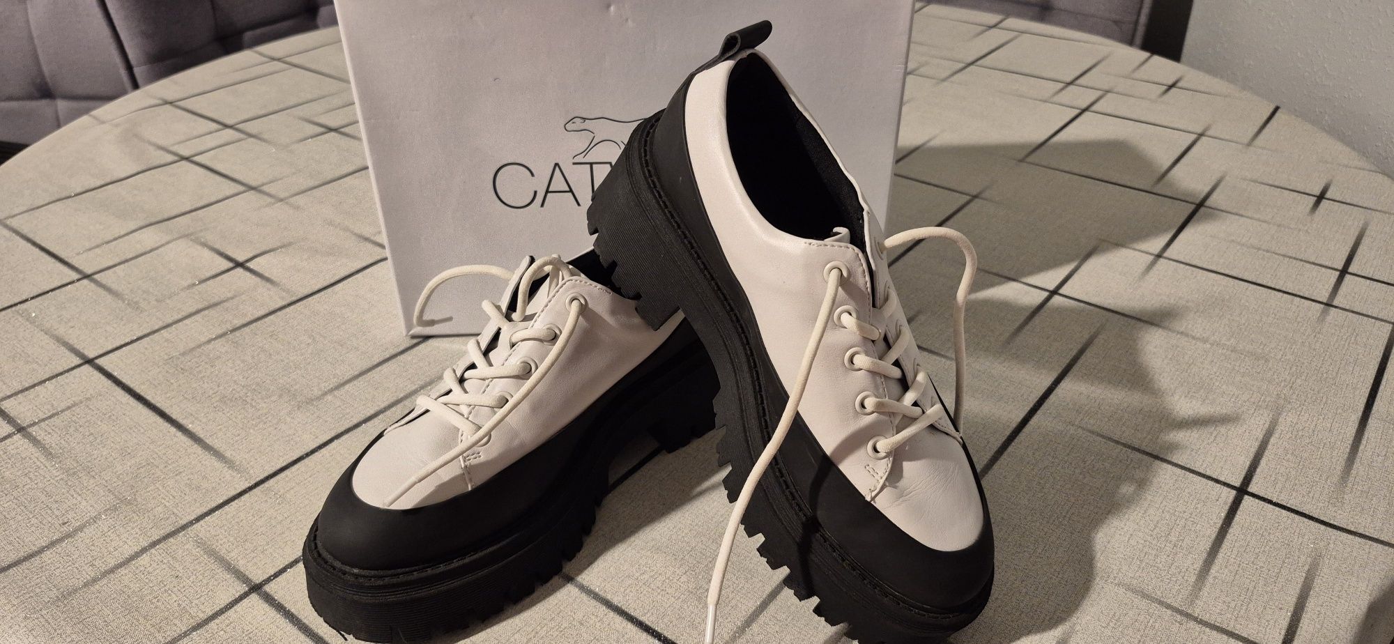 Catwalk półbuty na platformie r.38