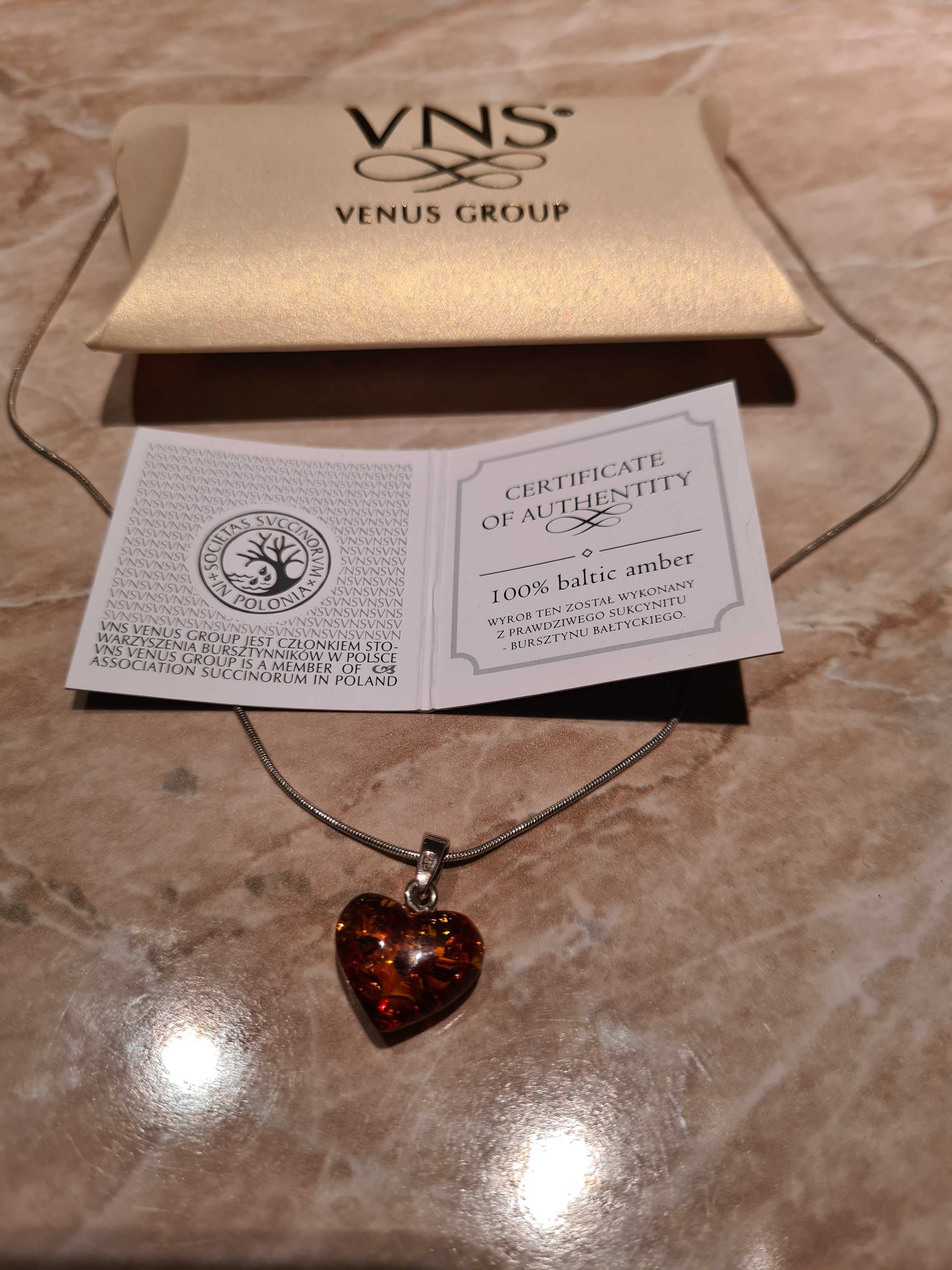 Naszyjnik srebrny z bursztynem bałtyckim w kształcie serca Venus Group