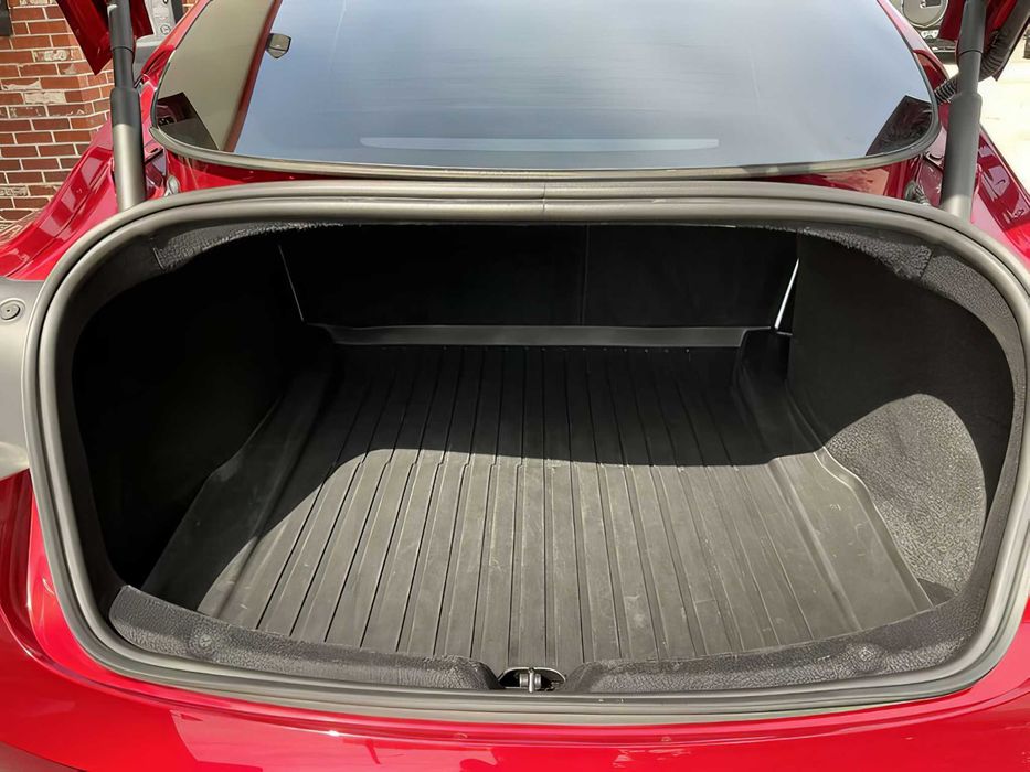 Tesla Model 3      2024
