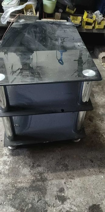Szklany stolik pod Tv