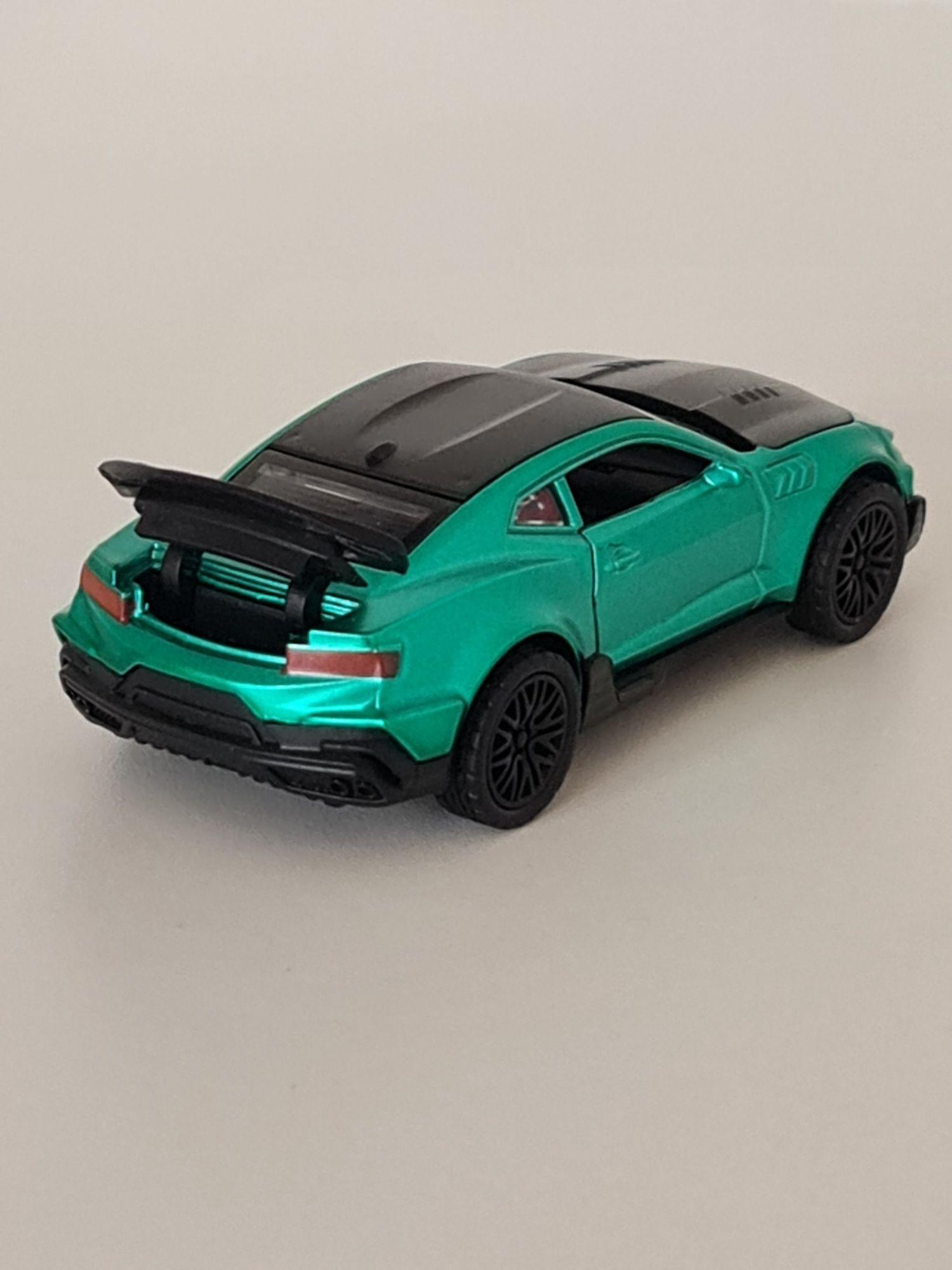 Model auta - Camaro- napęd, światła, dźwięk