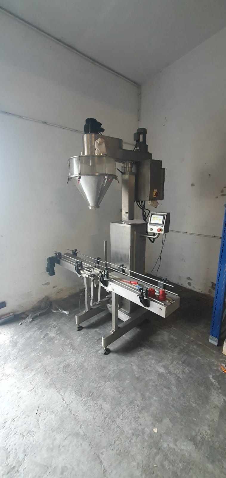 Automat sypiący dozujacy do produktów sypkich