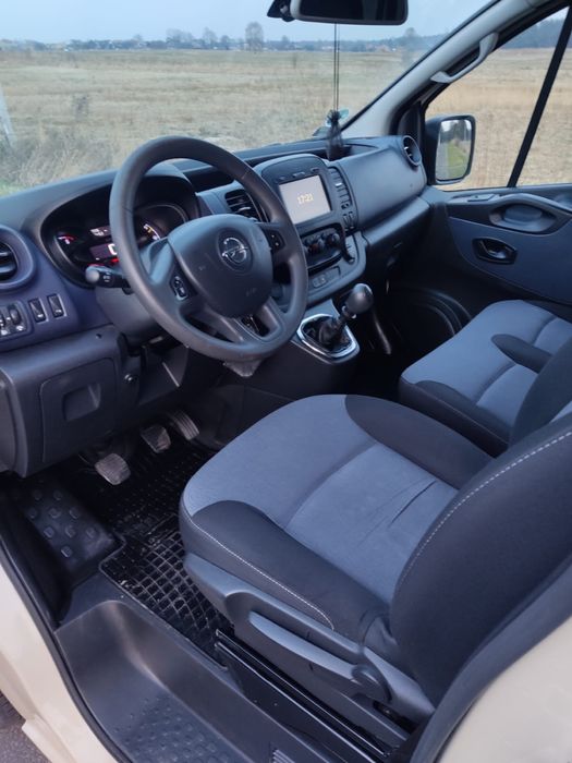 Opel vivaro long 9 osoobowe