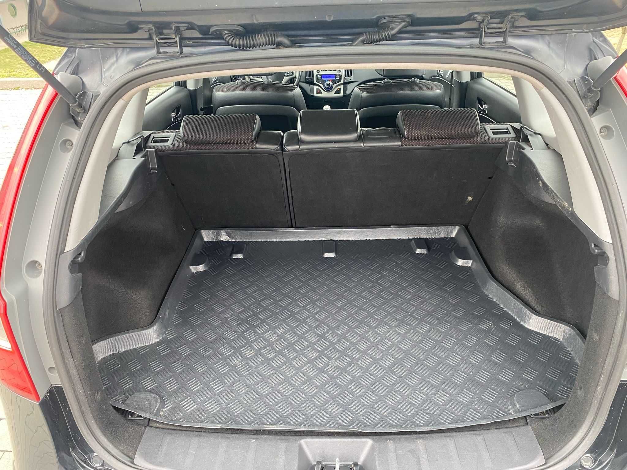 Hyundai i30 1.6 CRDI, bogato wyposażony: klimatronik, grzane fotele...