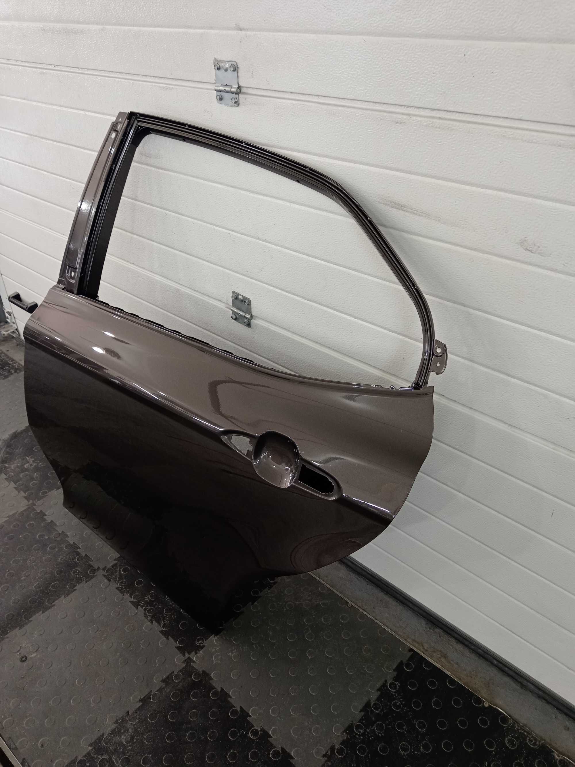 Двері голі задні ліві Toyota Camry v70 18-24 6700433260