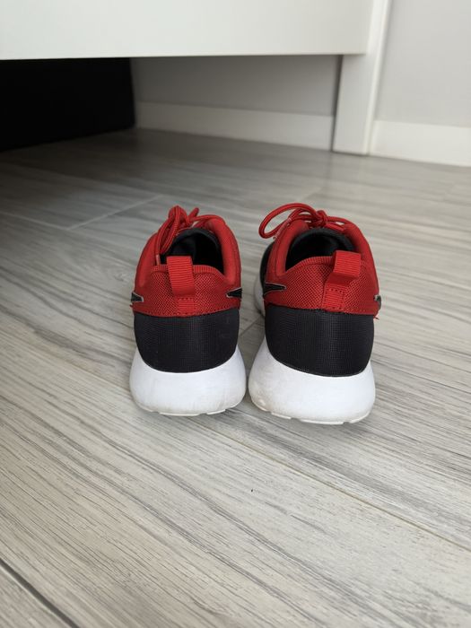 Nike RosheRun czarno czerwone 36,5 UK 4