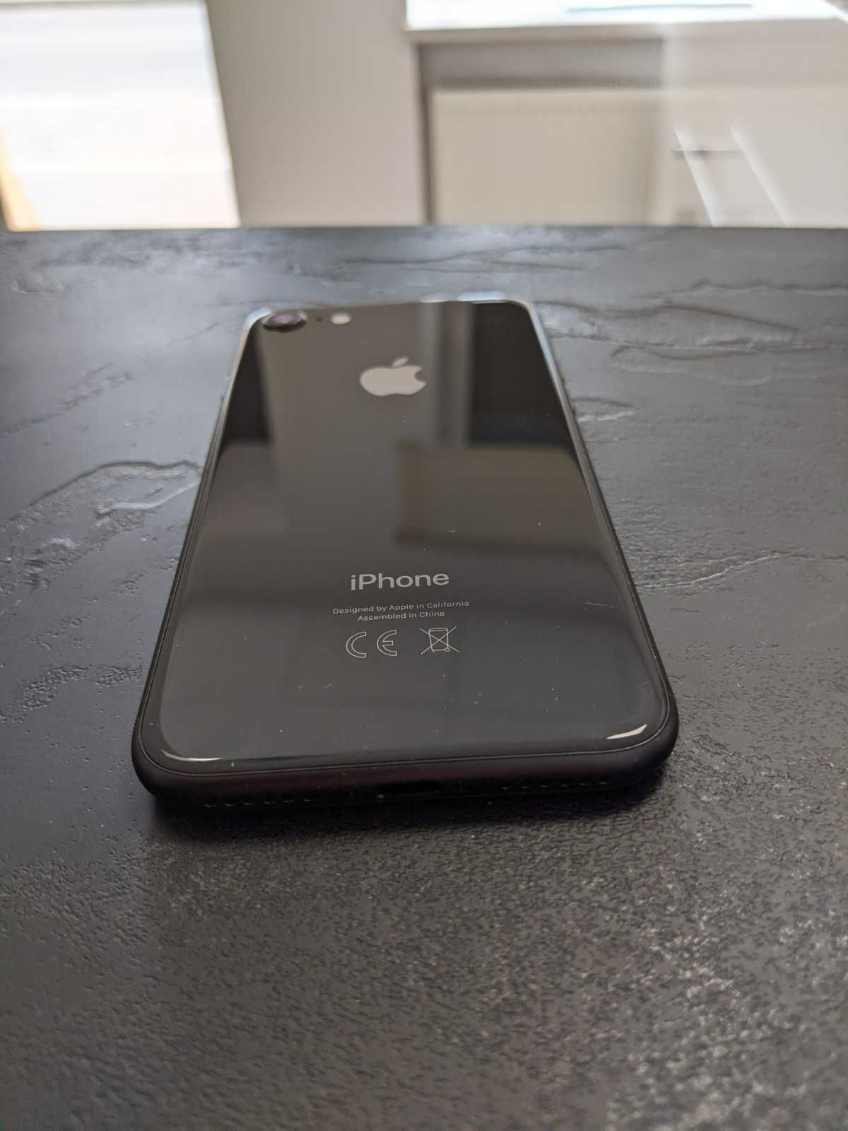 Iphone Apple 8 64 GB gwarancja