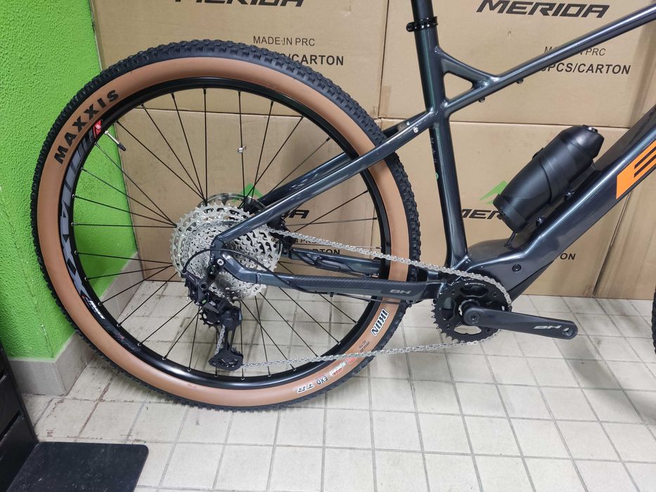 Bh core elétrica exposição