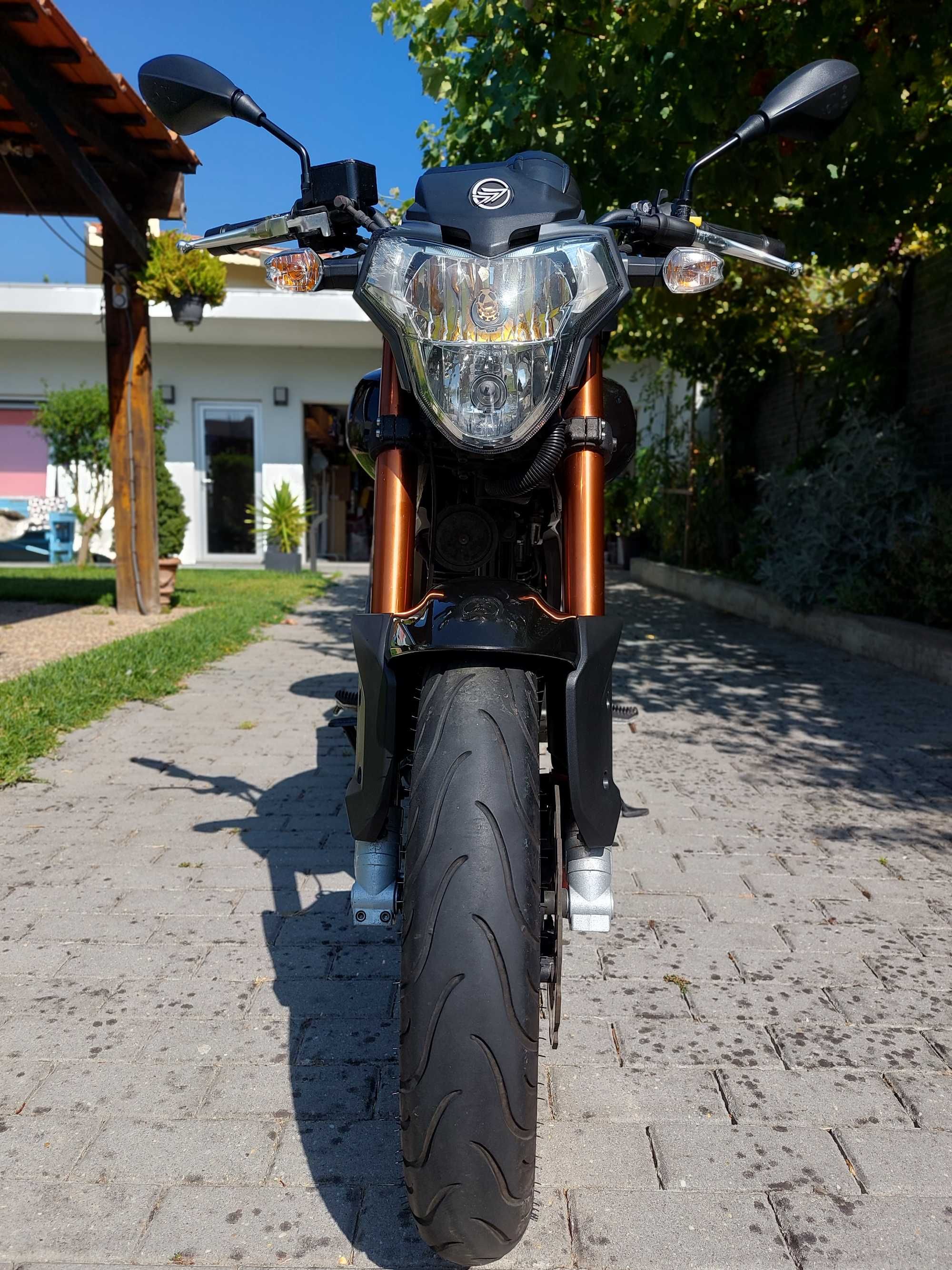 Keeway RKV 125 Preta (2012)