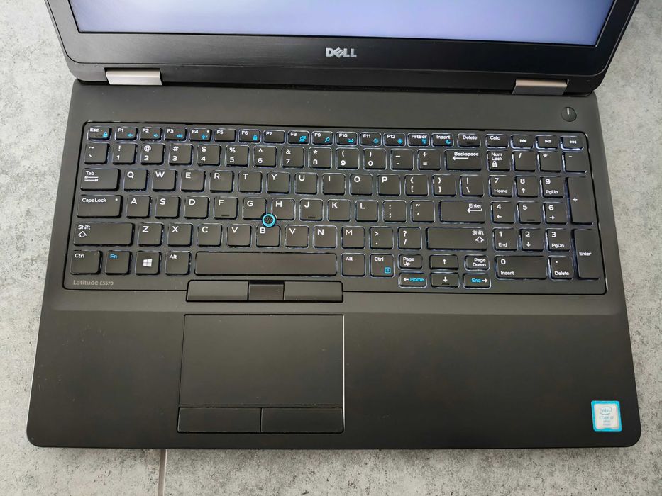 Dell Latitude 5570 i7-6600U 16GB 256GB SSD FHD 15,6" Radeon
