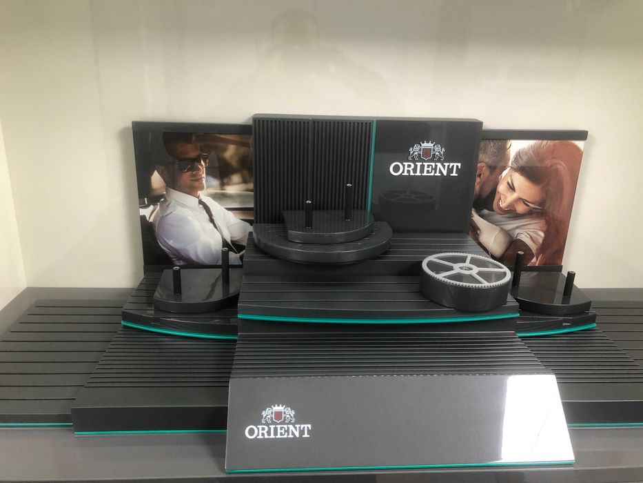 Ekspozytor na zegarki, display Orient