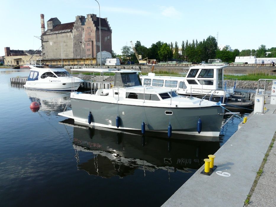 Czarter łodzi Calipso 750 wynajem jachtu wakacje na Mazurach houseboat