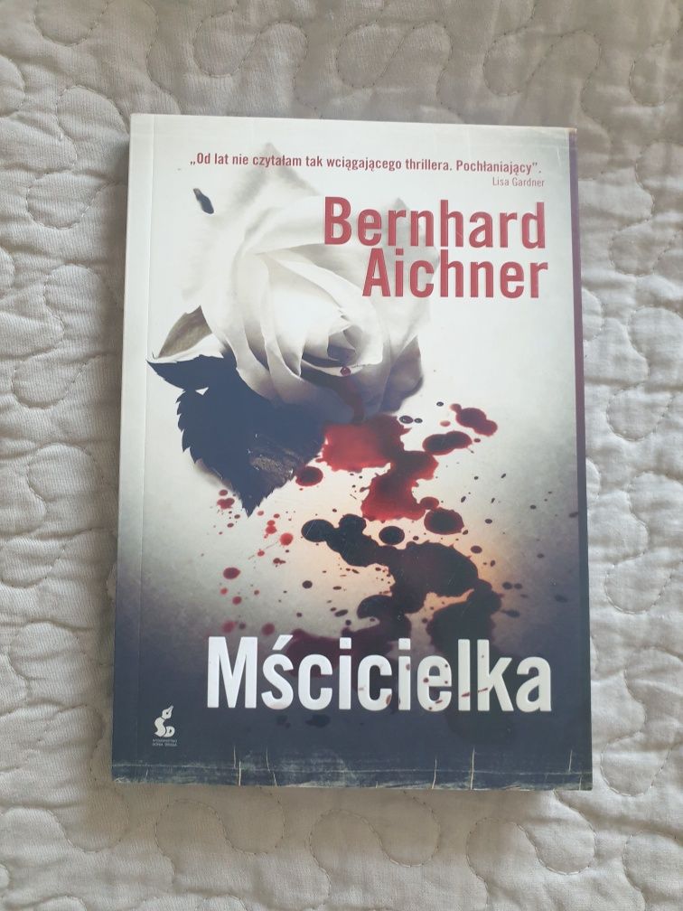 książka Mścicielka Bernard Aichner