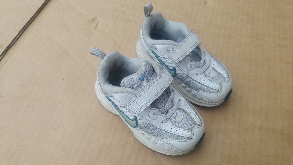 Nike buciki dla dziecka Nr 22,5 14,5 cm