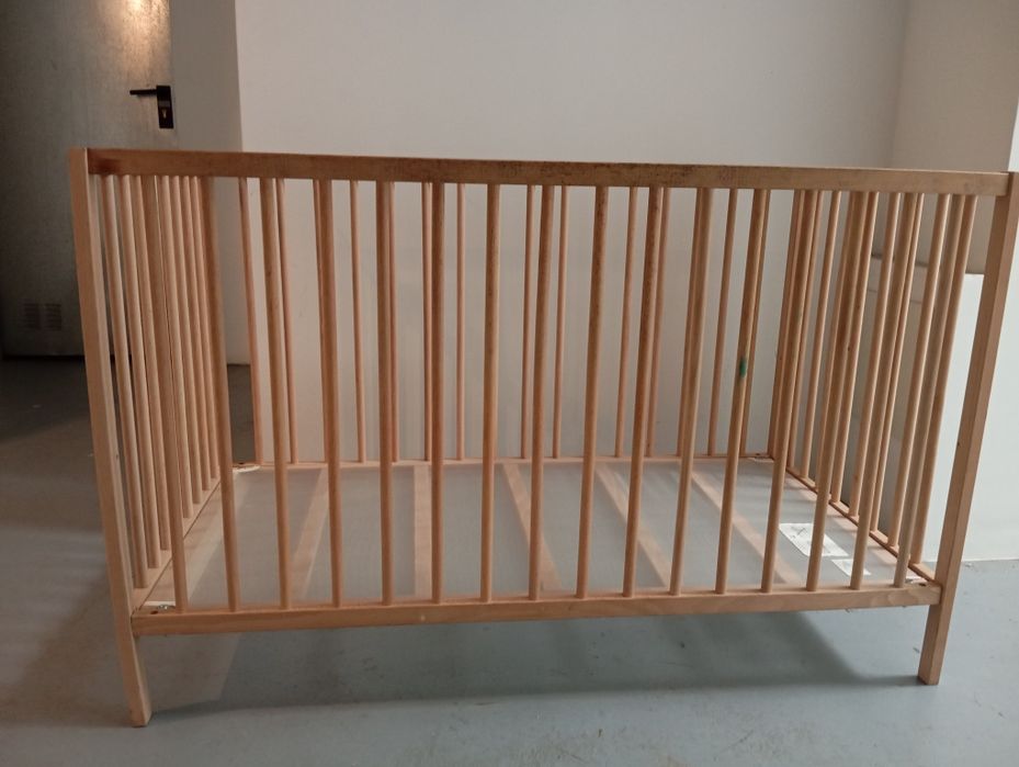 Berço Sniglar e colchão Skönast -Ikea