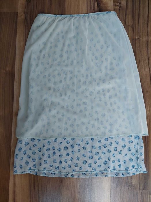 Spódnica jasnoniebieska w kwiaty, r. 36, S