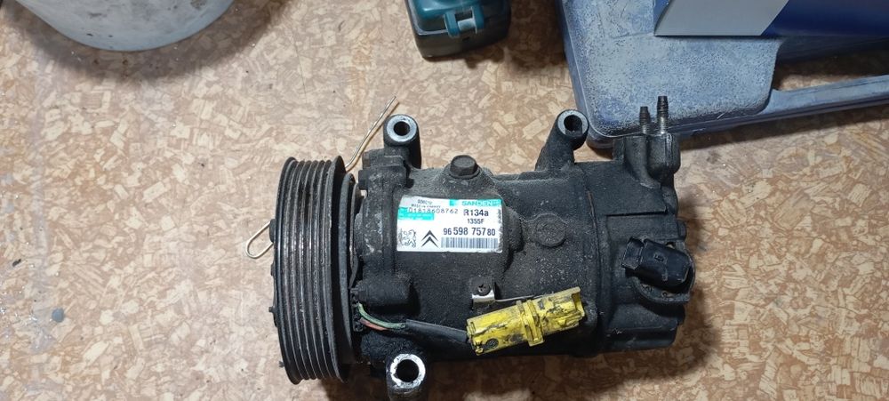 Продам навісне двигуна peugeot 407 1.6 дизель