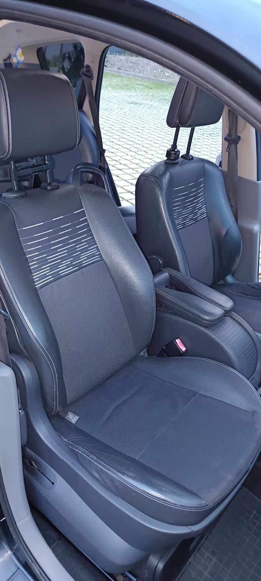 Grand Scenik 7 osobowy  2.0 Turbo LPG