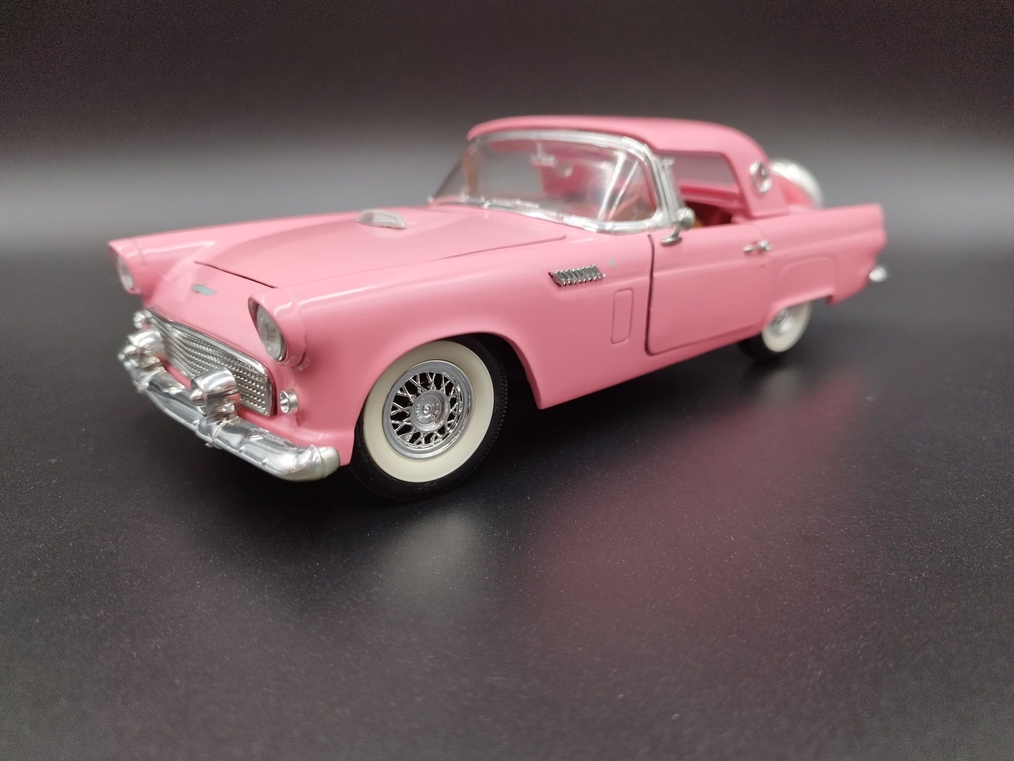 1:18 Revell 1956 Ford Thunderbird "Pink Dream" model