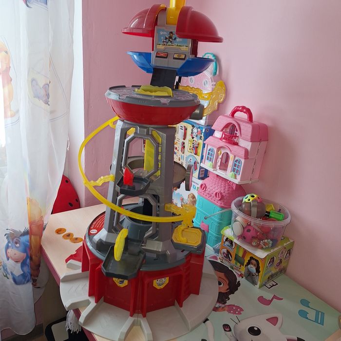 Duza wieża Psi patrol plus auta