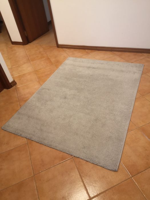 Tapete cinzento claro