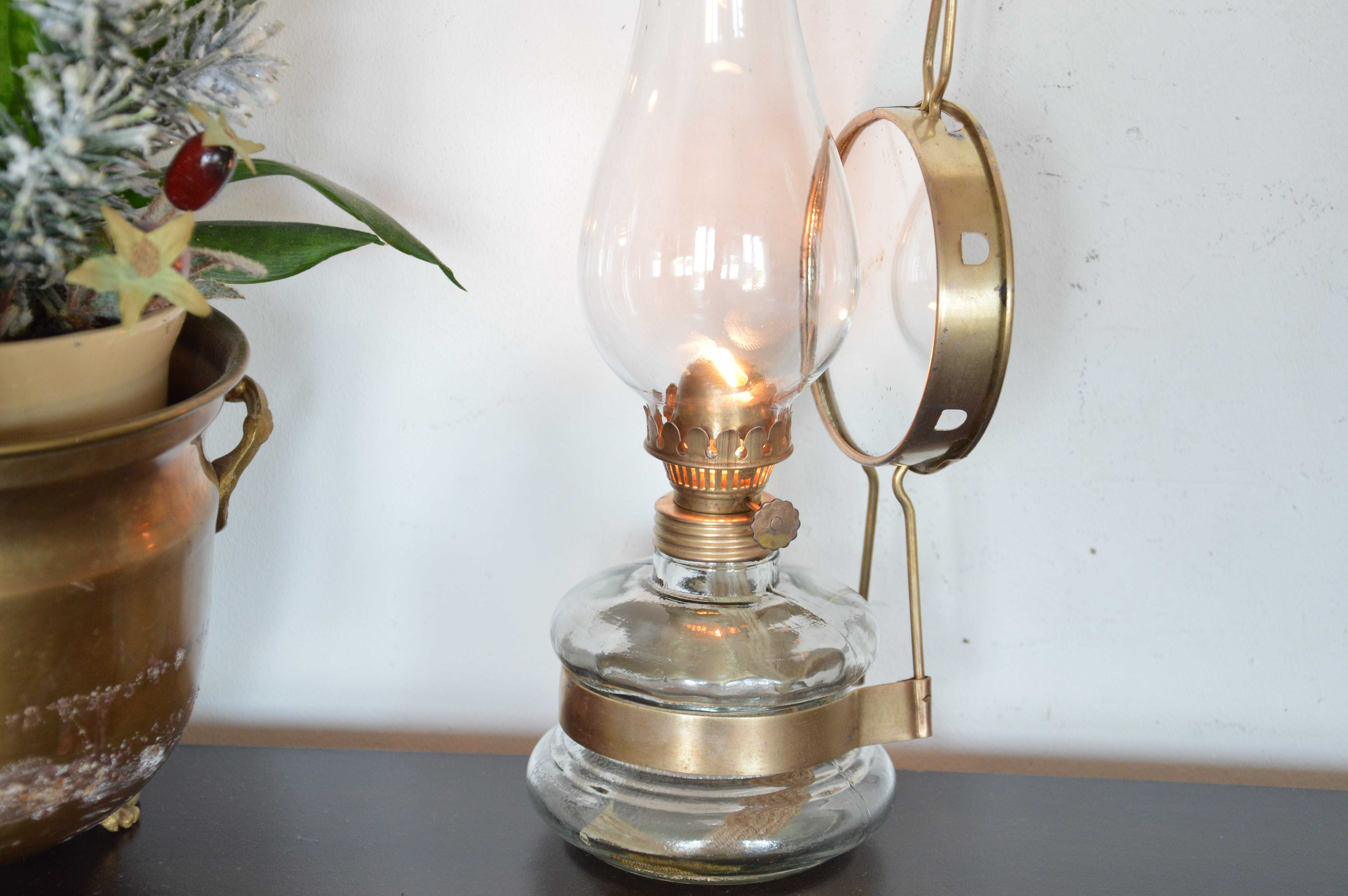 lampa naftowa wisząca lub stojąca z lusterkiem