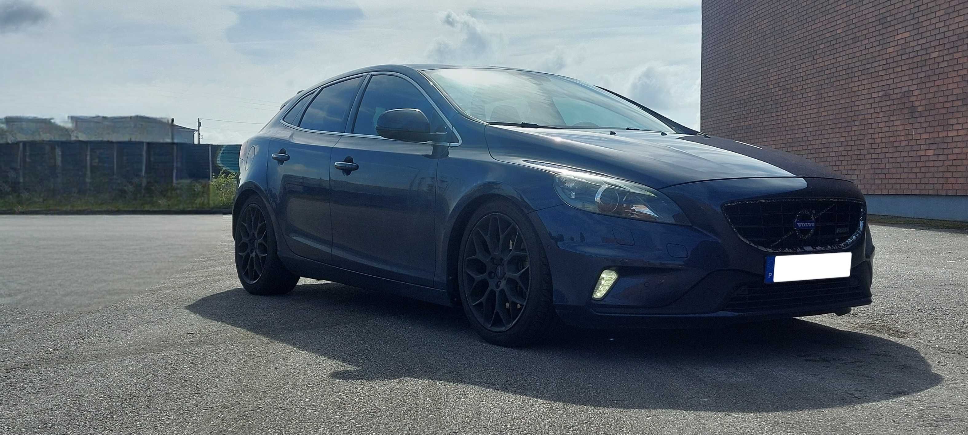 Volvo v40 r design d4