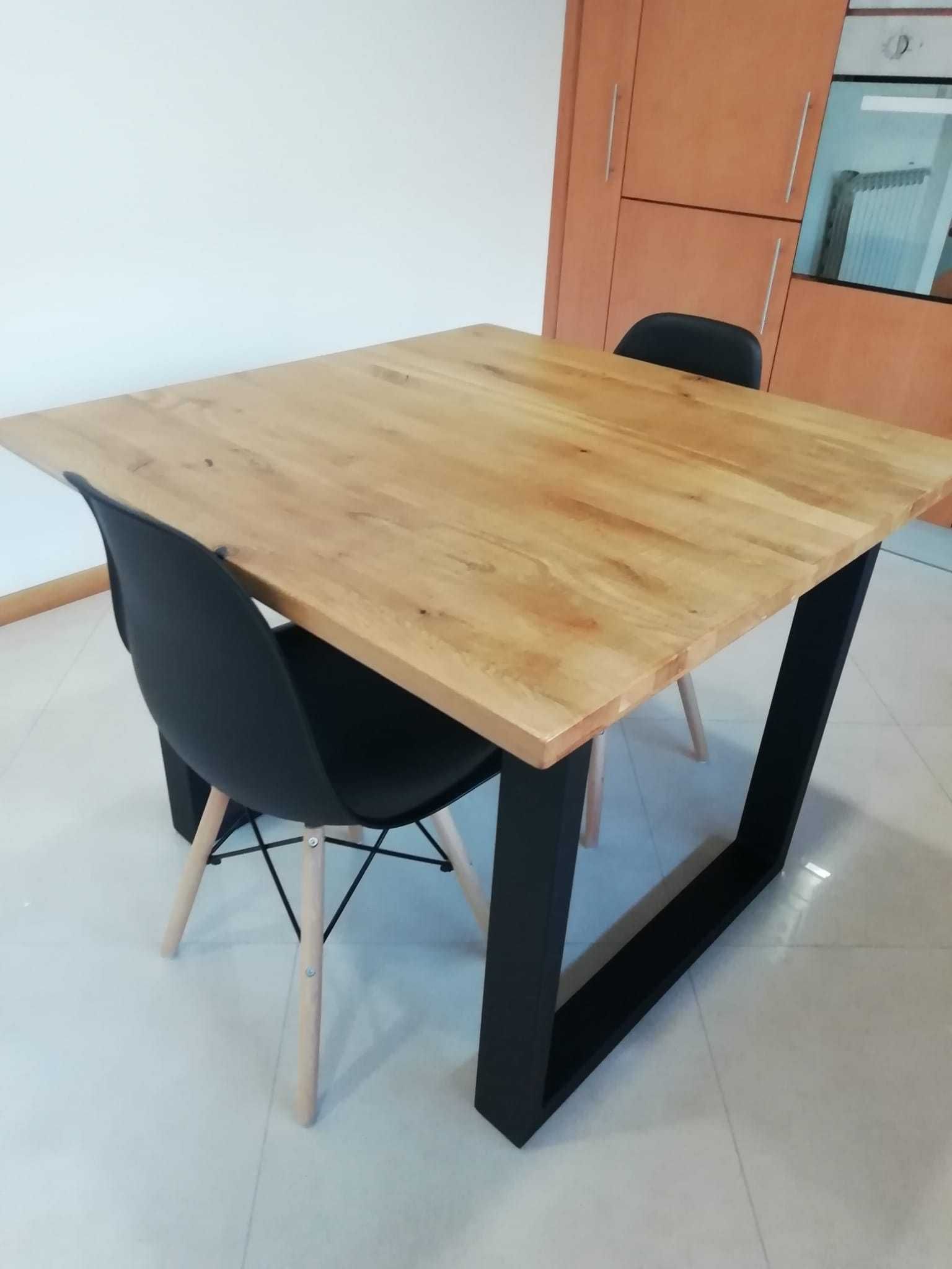 Conjunto Mesa + 2 Cadeiras