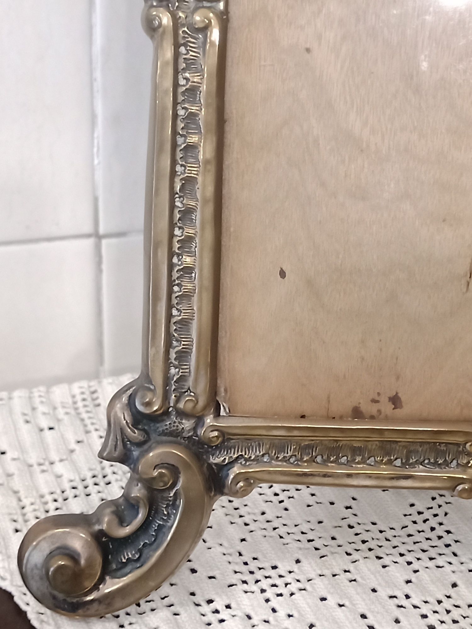 Moldura antiga em latão e vidro