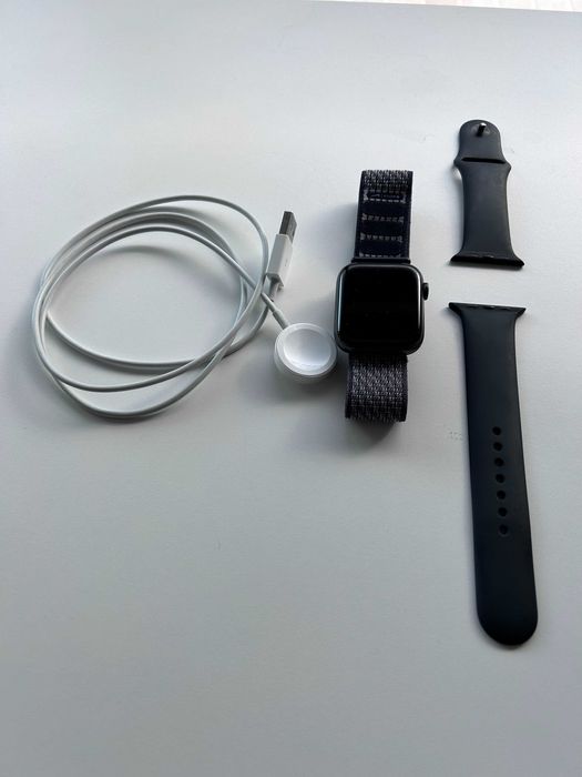 Apple Watch 44mm Space Gray (gwiezdna szarość).